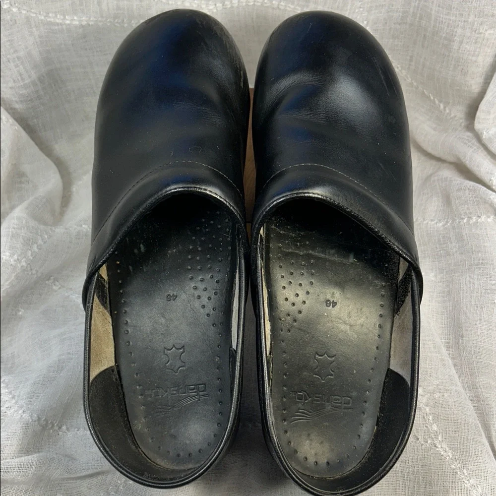 Dansko leather preloved clogs